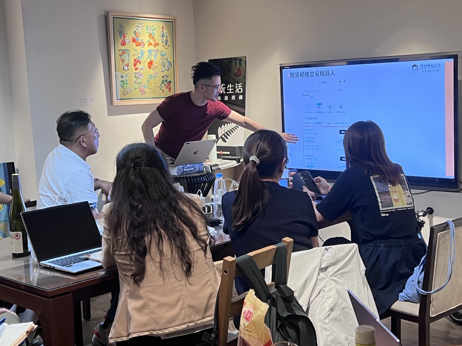 In-person investment education / technical analysis teaching session — ta-teaching-photo